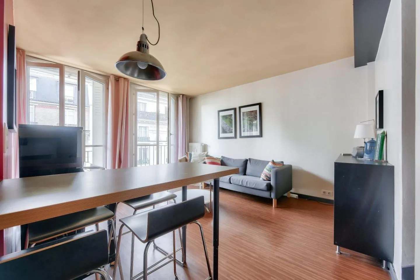 Апартаменты Stunning 2Br Flat Near Place Des Vosges Париж