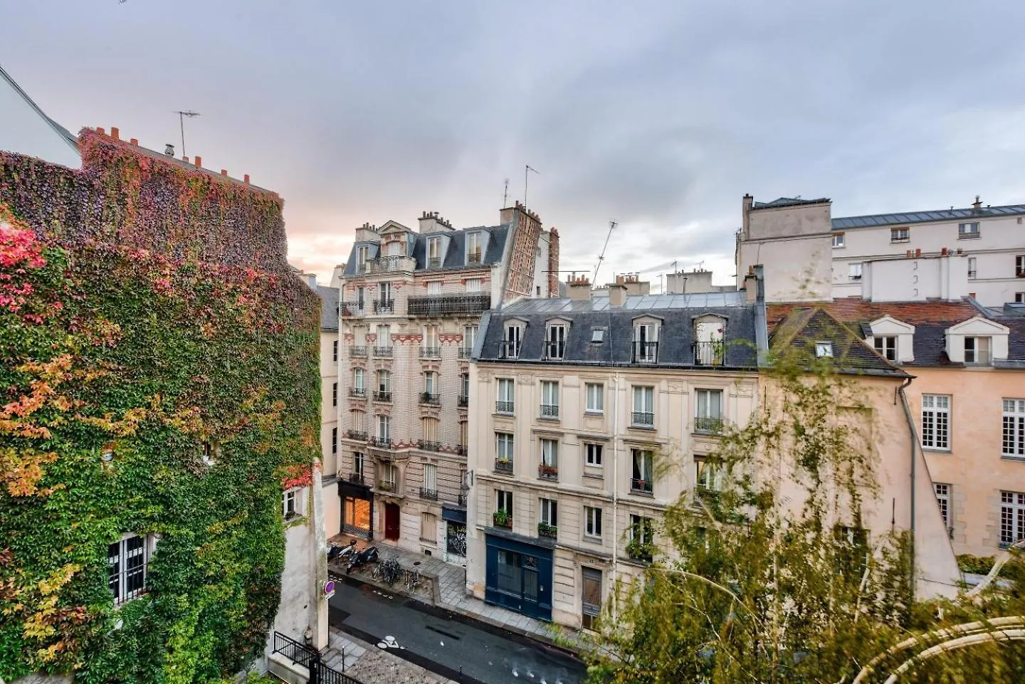 Stunning 2Br Flat Near Place Des Vosges Париж Франция